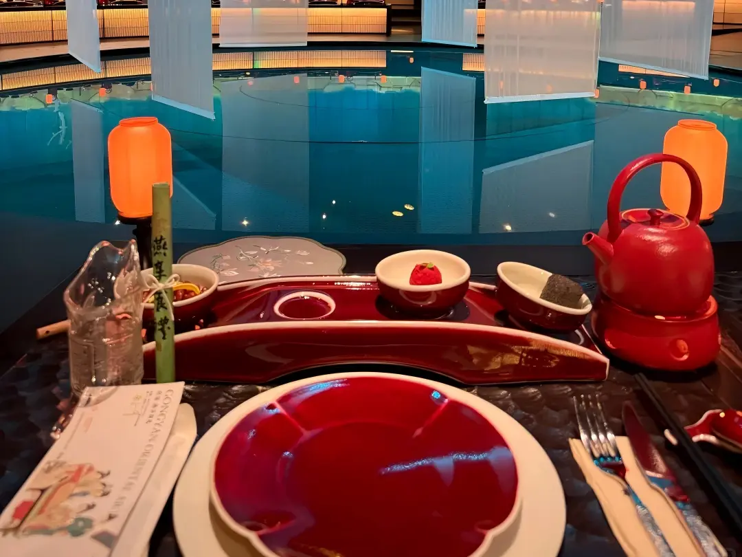 Waterside Dining Table at Hangzhou Palace Banquet