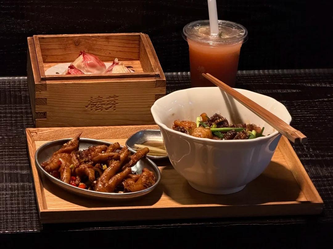 Traditional Hangzhou noodle meal set on wooden tray