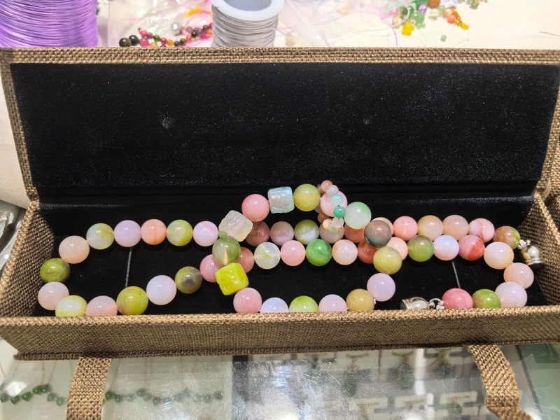 Candy?tone gem bead necklace in gift box
