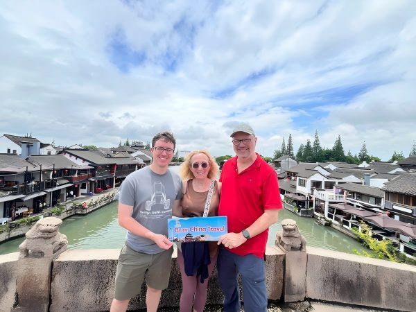 Visitors Enjoy Zhujiajiao Private Tour Visitors Enjoy Zhujiajiao Private Tour