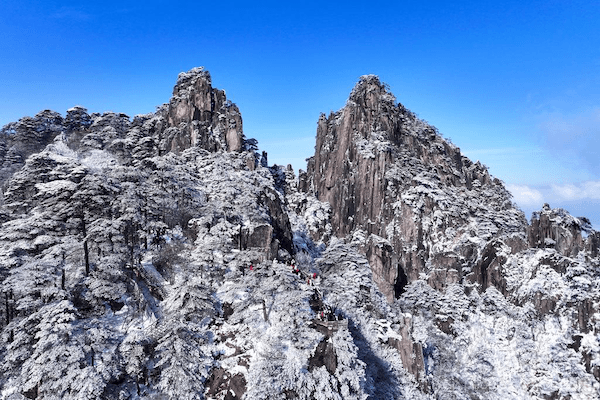 Huangshan Tours with Panoramic View of Yellow Mountain