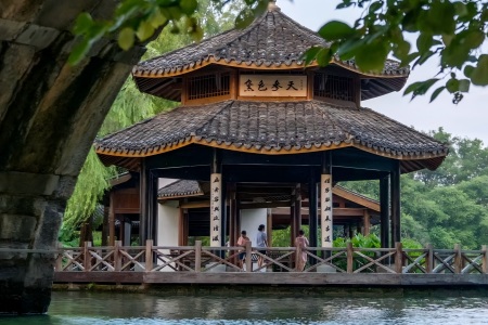 Visit Hangzhou West Lake without the Crowds