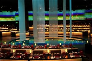 Stunning indoor dining hall with central water stage at Hangzhou Gongyan palace banquet