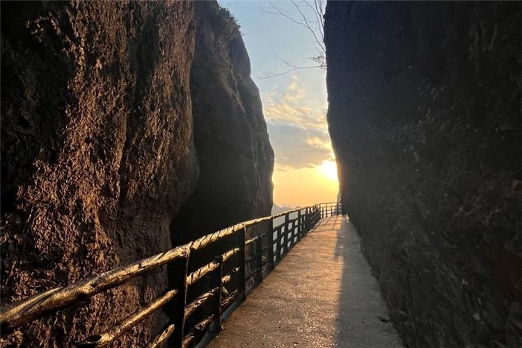 Sunset of Shenxianju Walk Trail