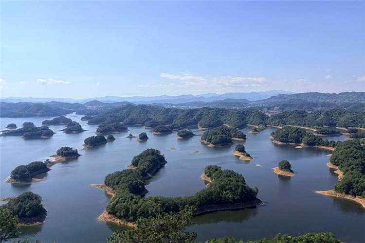 The scenery of Meifeng Observation Deck in Qiandao Lake