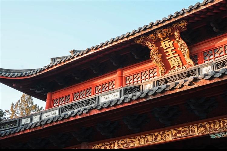 Ancient Architecture of Yuefei Temple Classic wooden facade of Yuefei Temple, historic Song Dynasty memorial shrine in Hangzhou