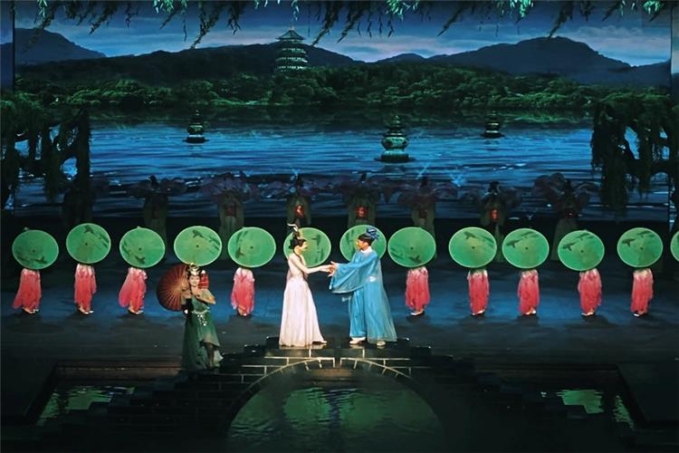 Romance of the Song Dynasty Live Stage Show Wonderful live performance of Romance of the Song Dynasty, grand theatrical show at Hangzhou Songcheng