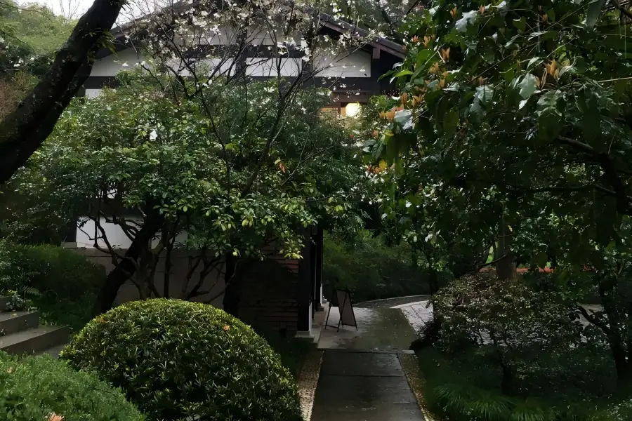 China National Tea Museum in Hangzhou showing China’s exclusive national tea-themed first-class museum, built in Jiangnan garden style and surrounded by West Lake Longjing tea terraces, with ancient tea sets, tea history exhibitions and traditional tea ceremony experience spaces