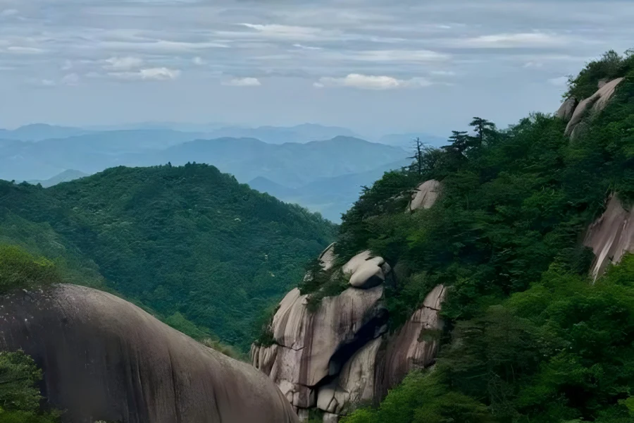 Mount Jiuhua in Chizhou, Anhui featuring 99 lotus-shaped peaks, ancient Zen temples, misty cloud seas, intact monk mummies and the grand bronze statue of Ksitigarbha Bodhisattva, one of China’s Four Great Buddhist Mountains