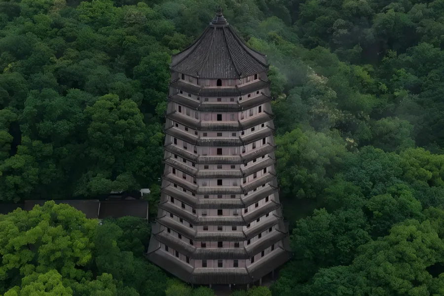 Liuhe Pagoda in Hangzhou showing ancient pagoda overlooking Qiantang River