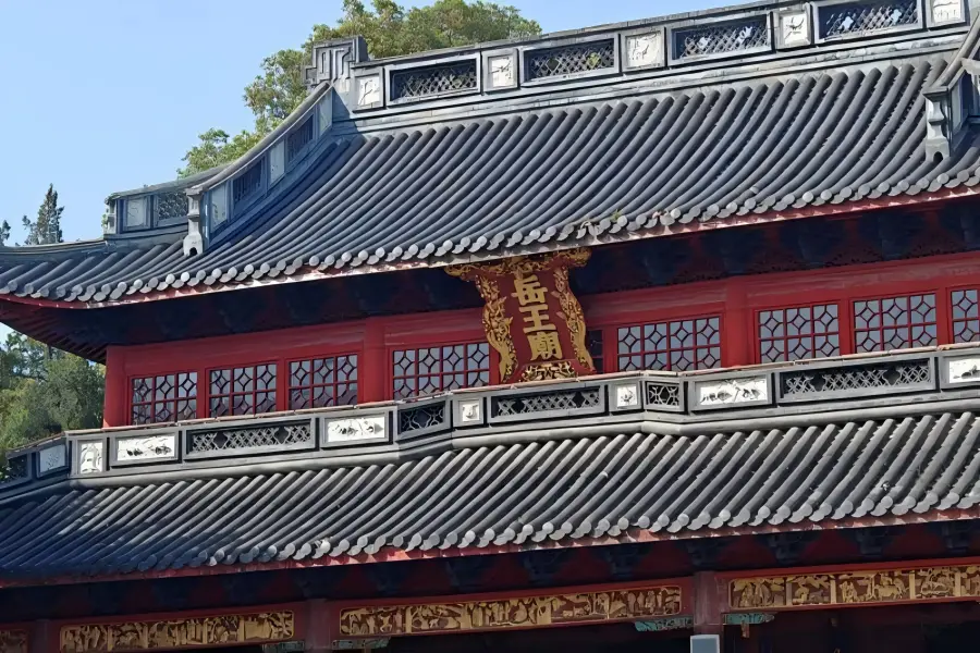 Yue Fei Temple in Hangzhou showcasing solemn ancient memorial temple at Qixia Ridge beside West Lake, housing the tomb of national hero Yue Fei