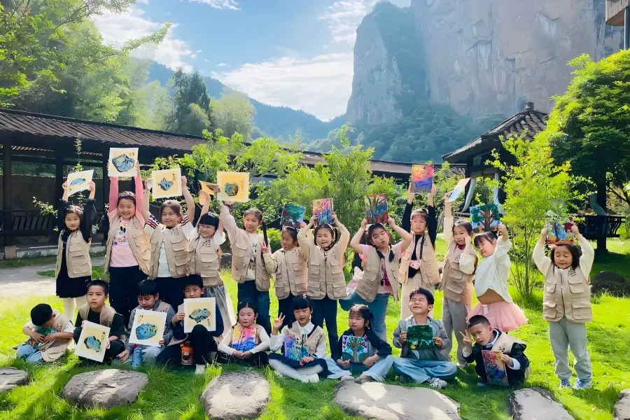 Students showing sketch paintings during outdoor art class at Wuzhen Xizha