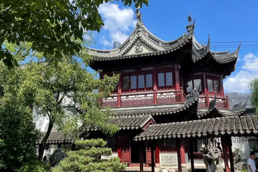 Shanghai Yu Classical Garden Classical Chinese garden in Shanghai, exquisite pavilions, rockeries and traditional lantern scenery