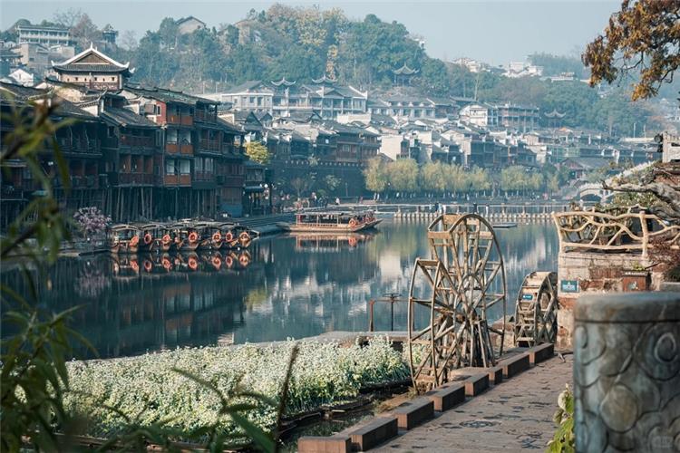 Fenghuang Ancient Town Riverside Water Wheels Water wheels and stilt?house skyline along Tuojiang River, Fenghuang Ancient Town