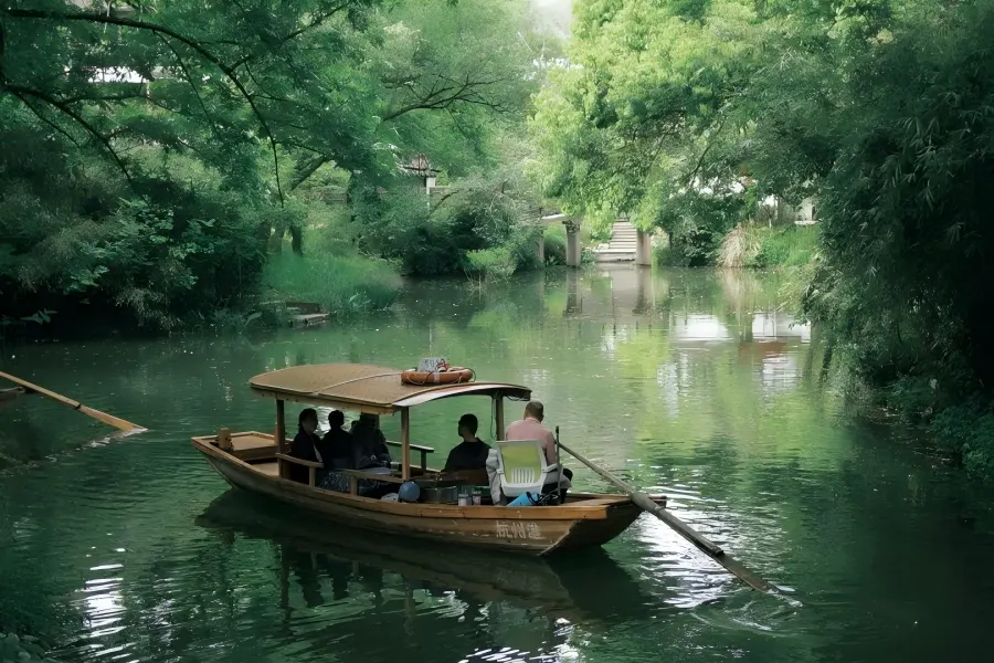 Xixi National Wetland Park, lush reed scenery and sightseeing boats