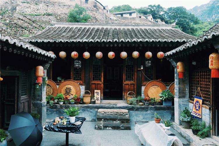 Chinese?style courtyard with hanging lanterns and antique decorations inside Cuanxia village house