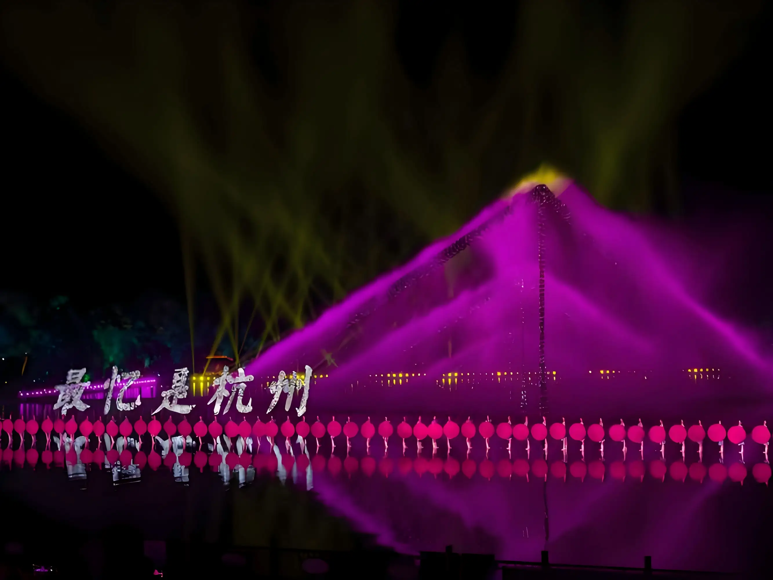 Night view of live performance 