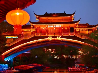 Nightfall view of Hangzhou Songcheng ancient arch bridge gate
