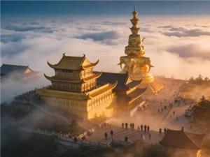 A panoramic view of the sunrise at the Golden Summit of Mount Emei during a trip to Sichuan