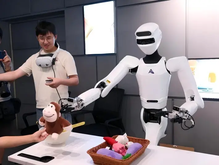 Interactive humanoid robot display at Shenzhen Robot 6S store