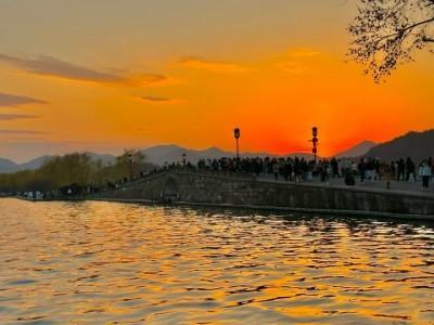 Sunset Atmosphere Over The Broken Bridge of West Lake in Hangzhou