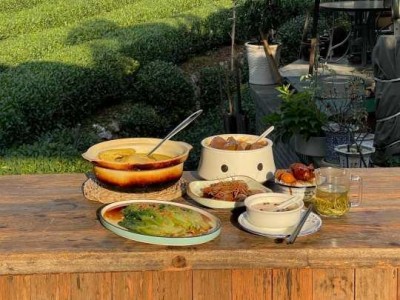 Outdoor terrace meal beside Longjing tea fields at Longding Building Outdoor terrace meal beside Longjing tea fields at Longding Building