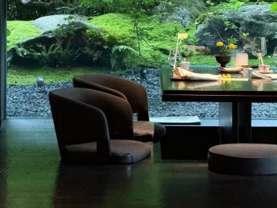 Quiet zen courtyard dining space at Ruyuan Hangzhou