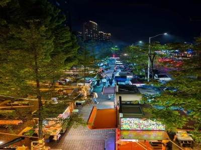 Binjiang night market stalls