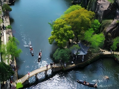 Full View of Shaoxing East Lake Scenic Area