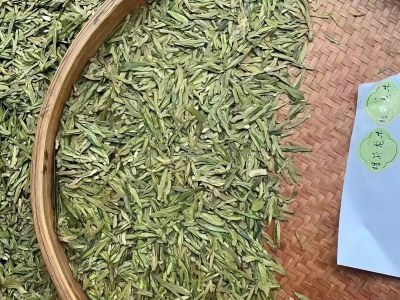 Dried Hangzhou Longjing Green Tea.jpg