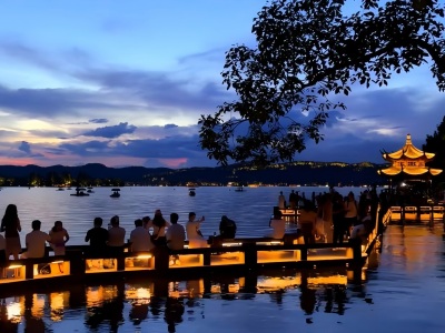 Hangzhou West Lake Night Scenery to Longjing.jpg