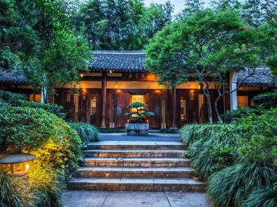Michelin one-star Longjing Caotang Restaurant