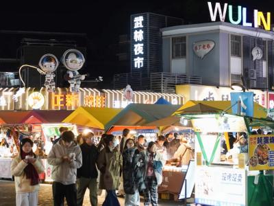 Wulin Night Market Hangzhou with illuminated stalls and visitors at night