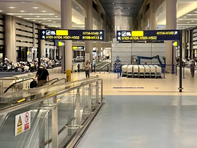 Interior Departure Hall Shanghai Pudong International Airport