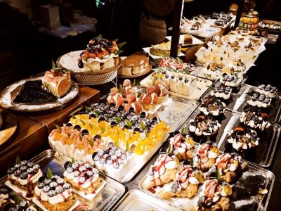 Handmade cakes at Wulin Night Market