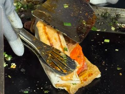 Hangzhou specialty snack: Scallion pancakes