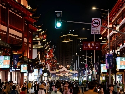 Night Crowded Street at Shanghai Yu Garden