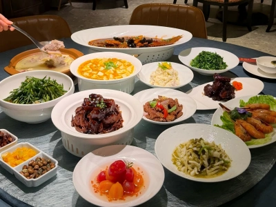 Full Table of Classic Shanghainese Cuisine
