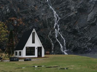 Moganshan log cabins and waterfalls