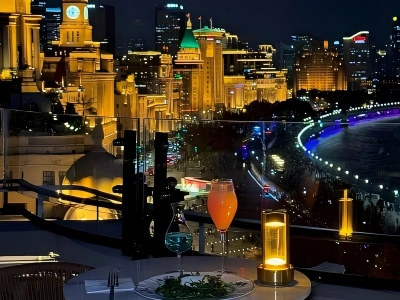 Rooftop Bar with The Bund Night View