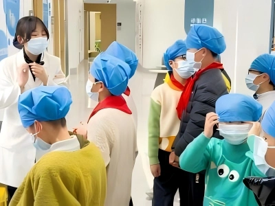 Students attend health lecture at pediatric dental hospital