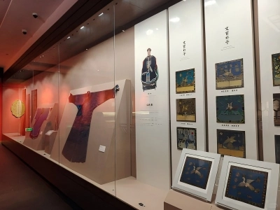Suzhou Silk Museum, Ancient Chinese Silk Garment Exhibition