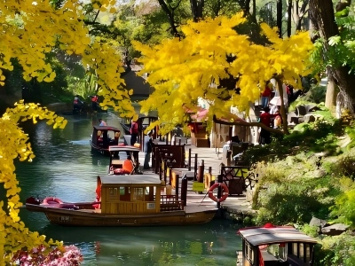 Autumn Canal Boat Tour in Suzhou Water Town Scenery