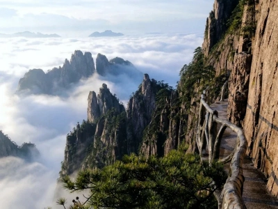 Sea of clouds view from West Sea Grand Canyon trail Huangshan