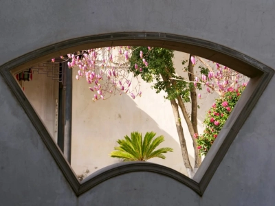 Jiayin Hall Fan?Shaped Garden Window