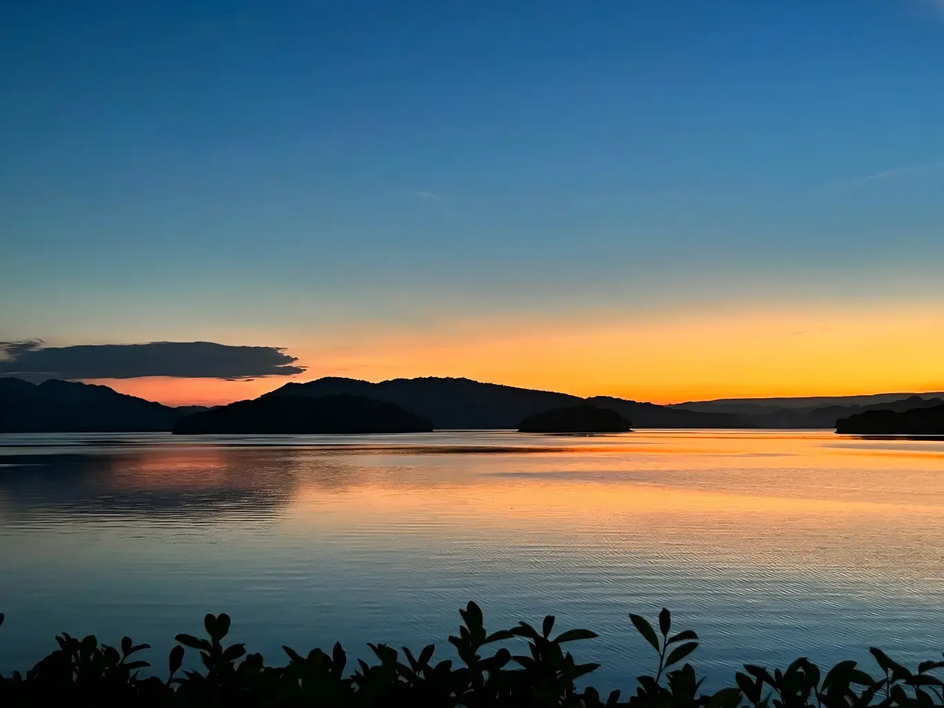Qiandao Lake Sunset Lakeside Silhouette