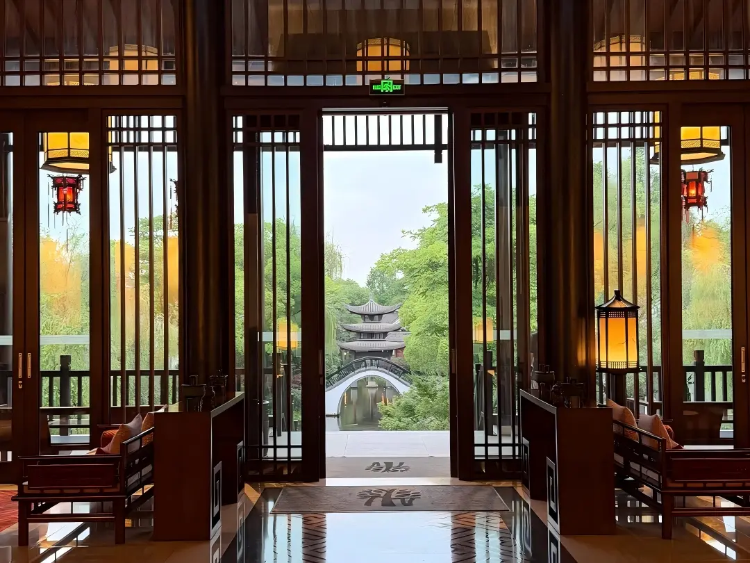 Traditional Chinese Lobby of Luxury Hotel in Hangzhou