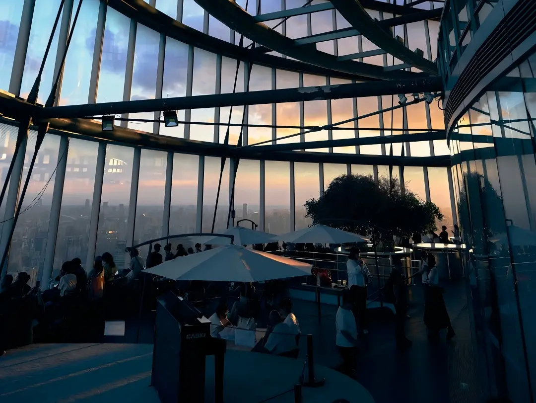 Duoyun Bookstore at Shanghai Tower Sunset