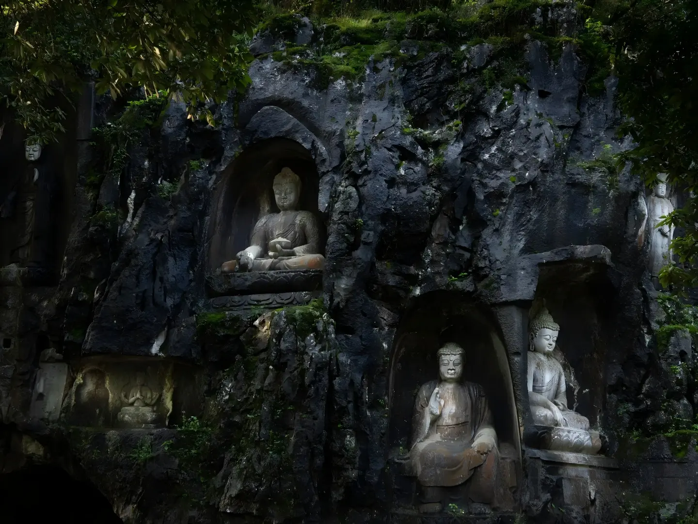 Feilai Peak Cliff Buddha Statues
