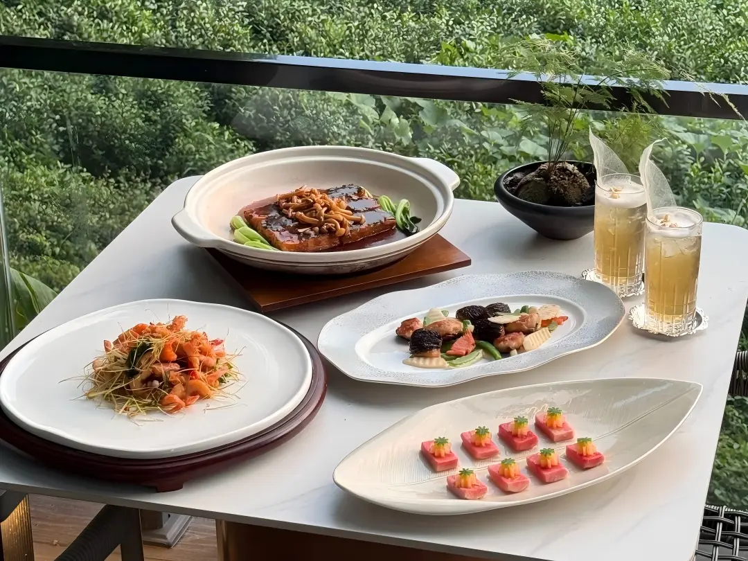 Outdoor Dining at Tea Garden Restaurant
